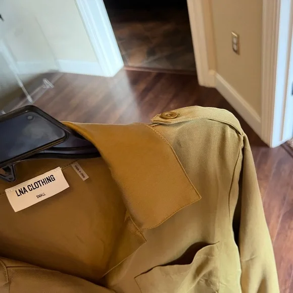 π
½ππ
Ύπ LNA Clothing Drapey Utility Shirt in Fennel Seed - Tencel - Picture 6 of 8